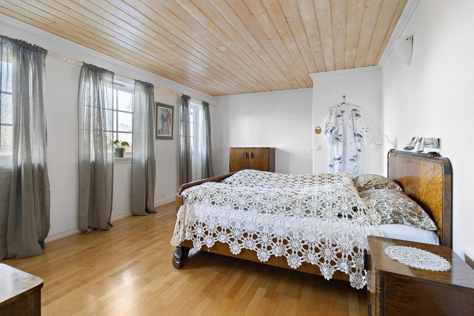 Hovedsoverommet finner man i 2. etasje her er det utgang til balkong Galleribilde