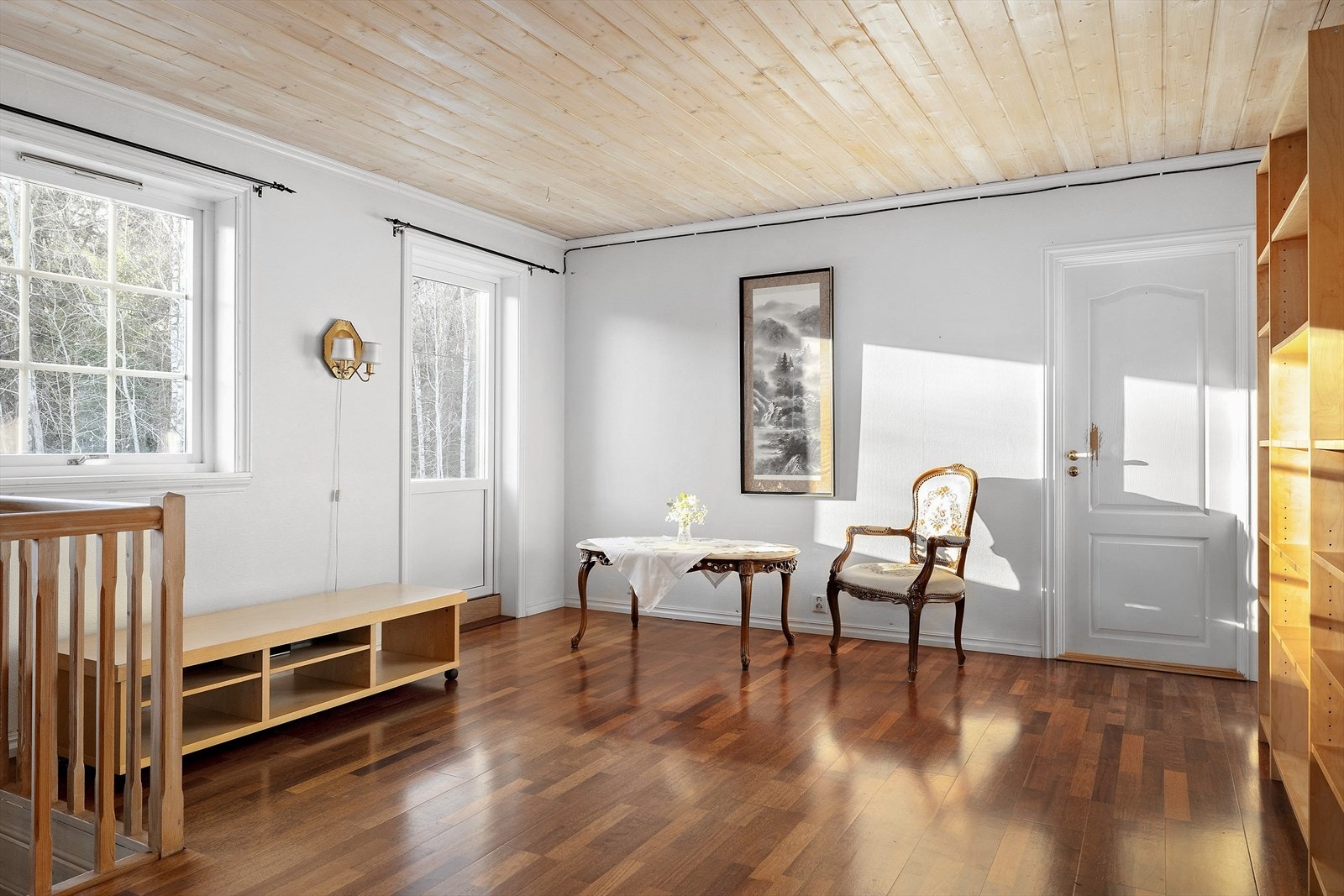 I 2. etasje er det også en mellomgang med utgang til balkong Galleribilde