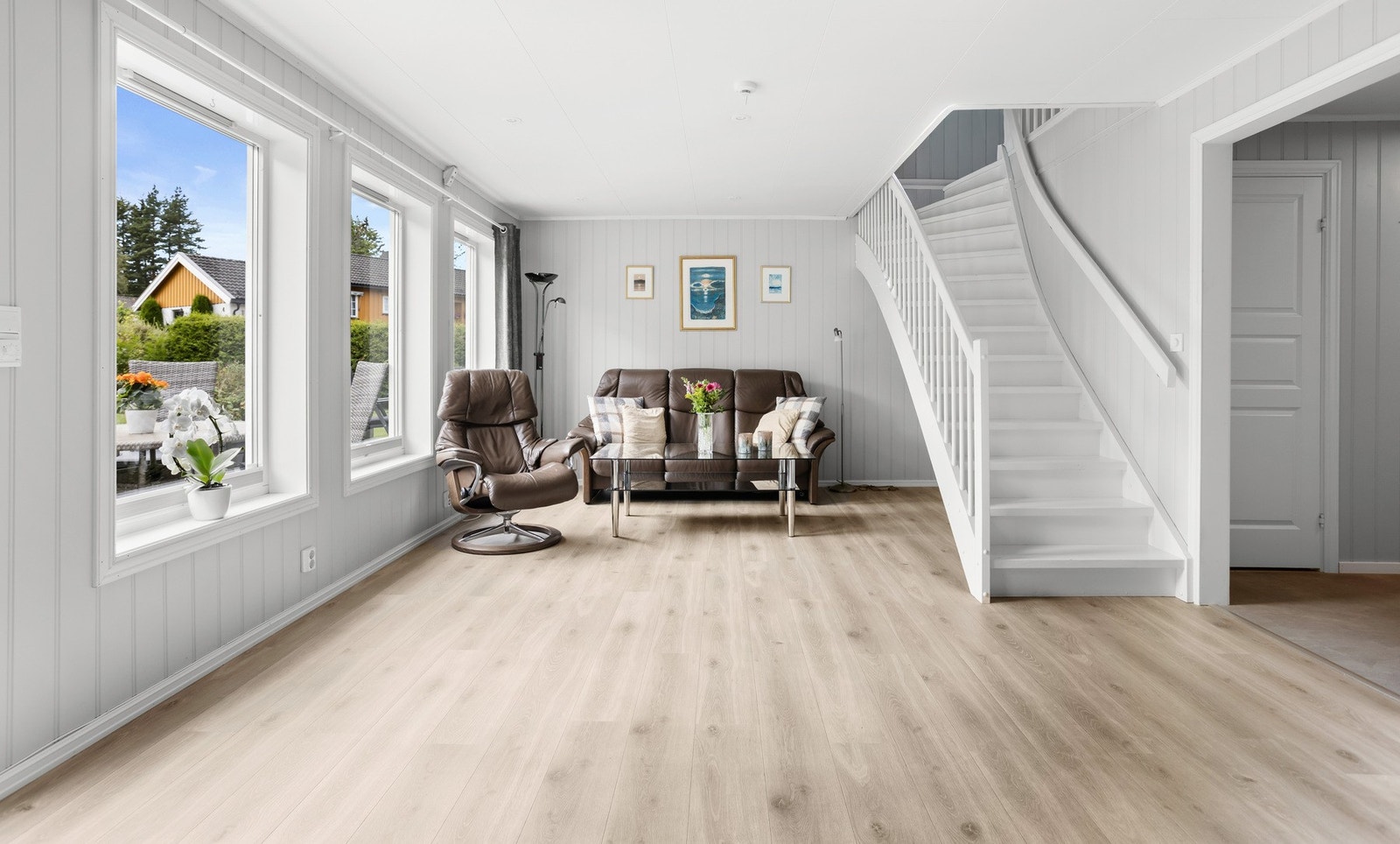 Under trappen opp er det opplegg for tv, slik at arealet er praktisk utnyttet. Galleribilde