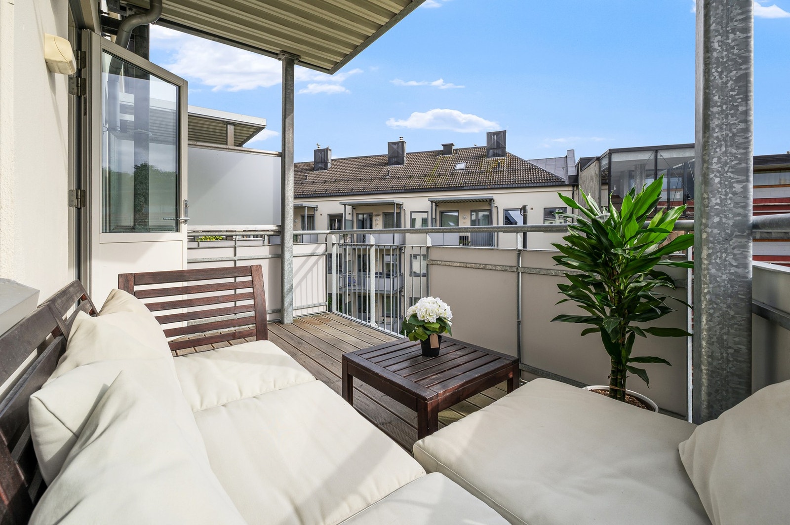 Her får du god plass til ønsket utemøblement. Galleribilde