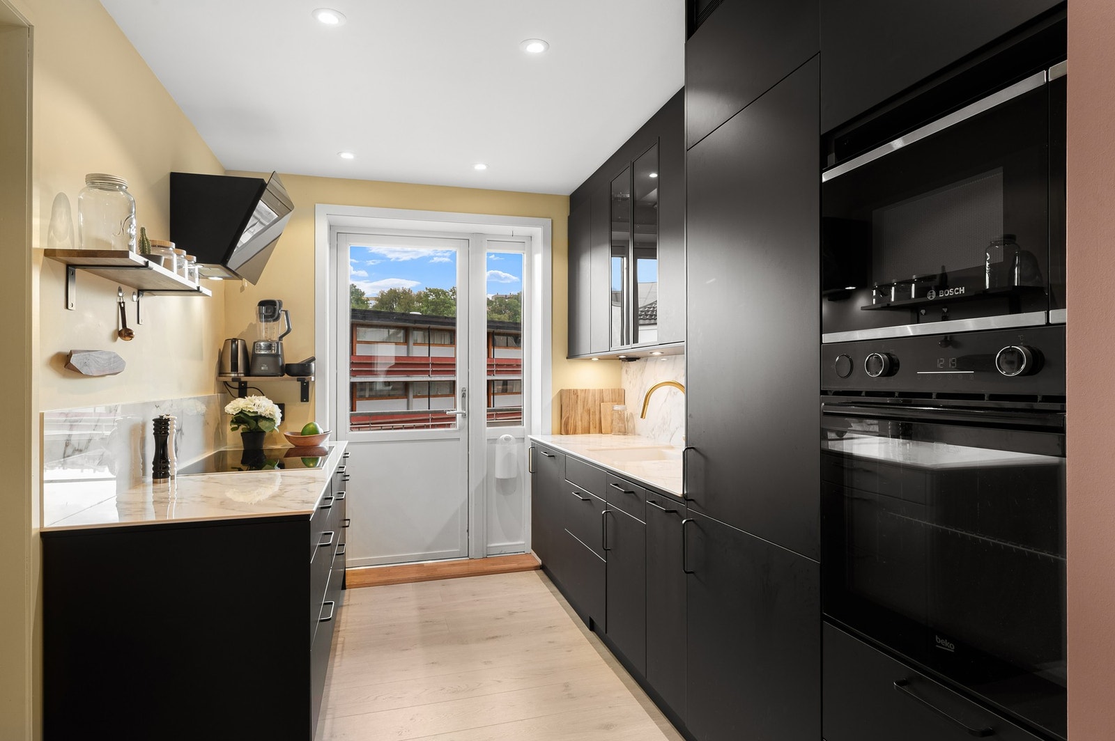 EiendomsMegler 1 v/Martin Nordmo har gleden av å presentere en særdeles flott 3-roms andelsleilighet i Innherredsveien 55 på Buran. Foto presentert av Krokstad & Nervik. Galleribilde