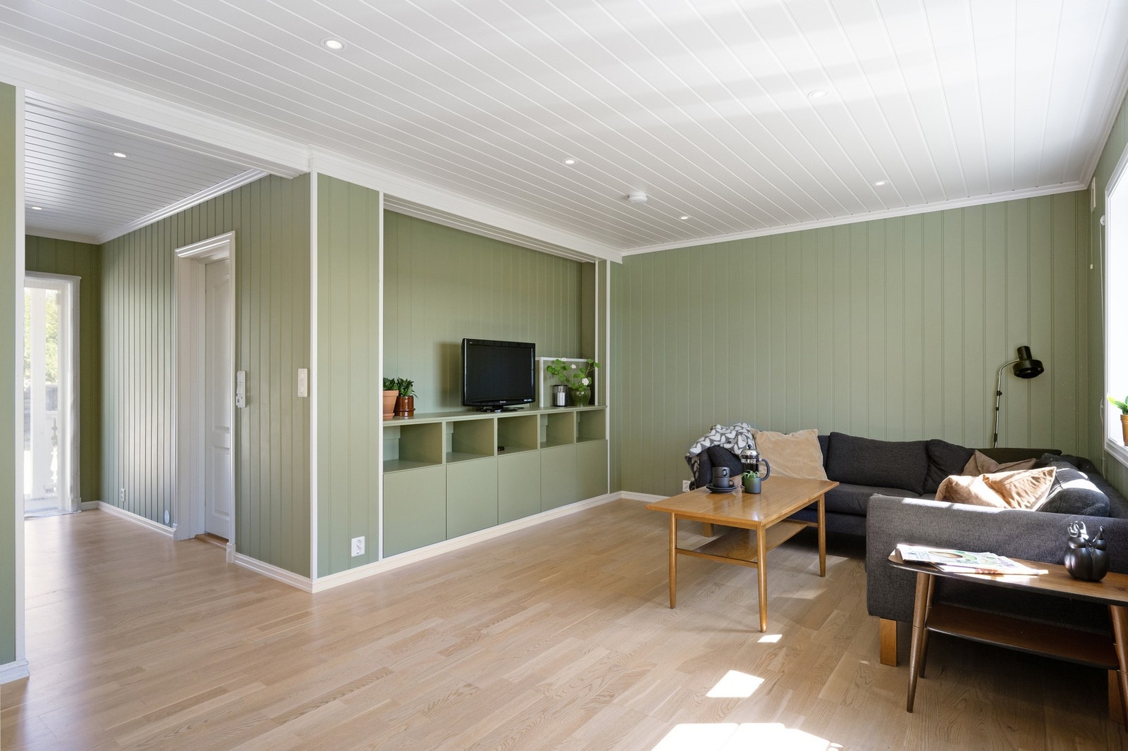 Fra stuen er det utgang til veranda. Galleribilde