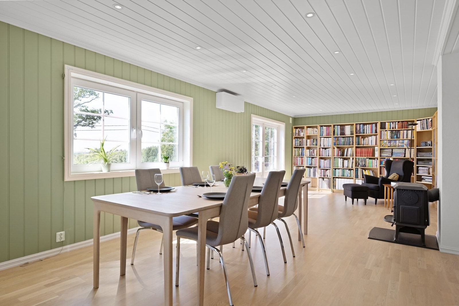 Her er det plass til både matlaging, måltider og rolige lesestunder - i en lun og hyggelig atmosfære. Galleribilde