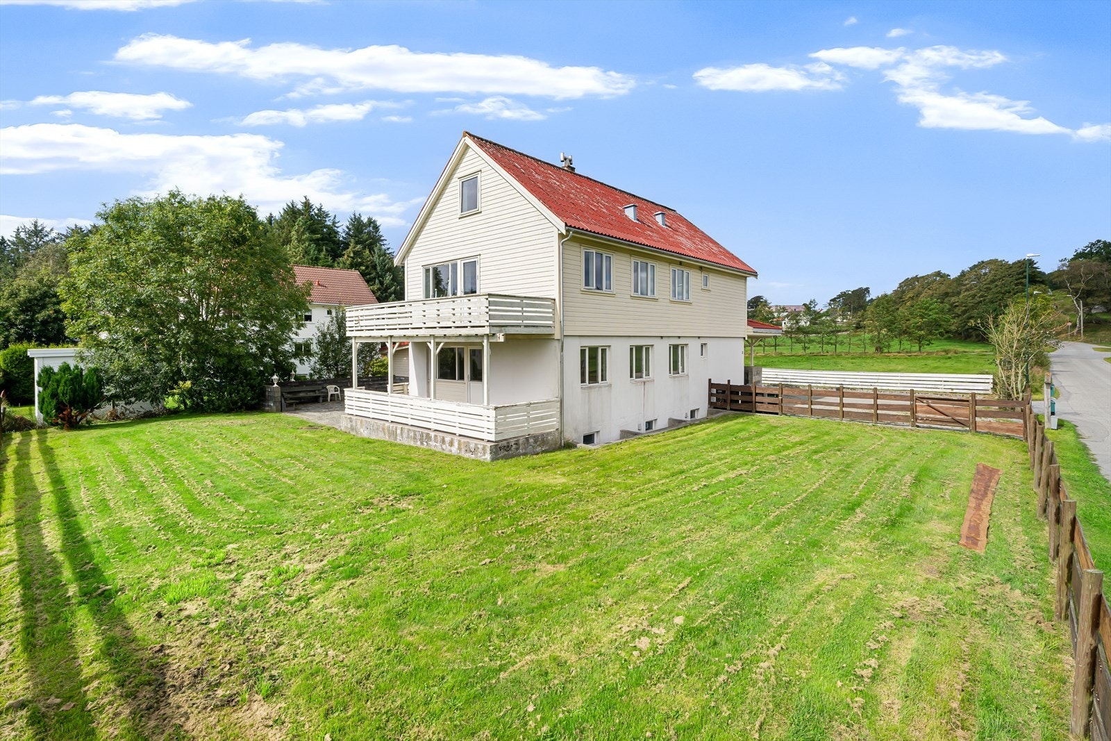 EiendomsMegler 1 v/Sindre Kjøll Kristensen presenterer Joavegen 72! Galleribilde