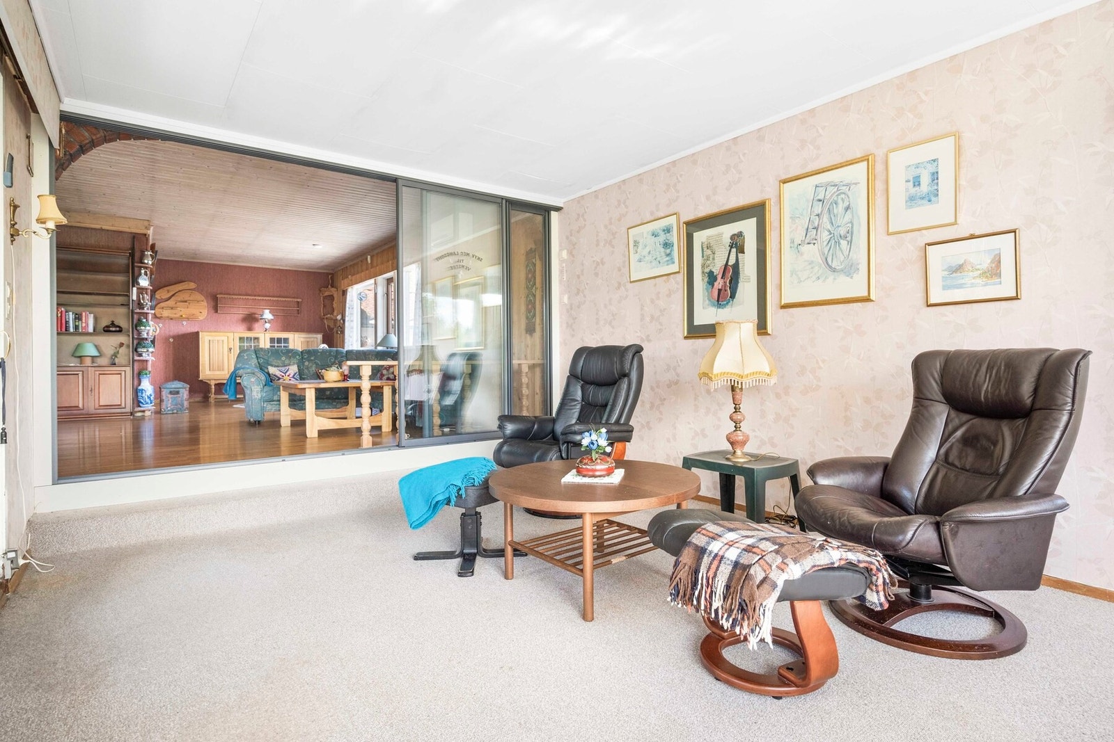 Her har du god plass til en sittegruppe, spiseplass og dekor. Galleribilde