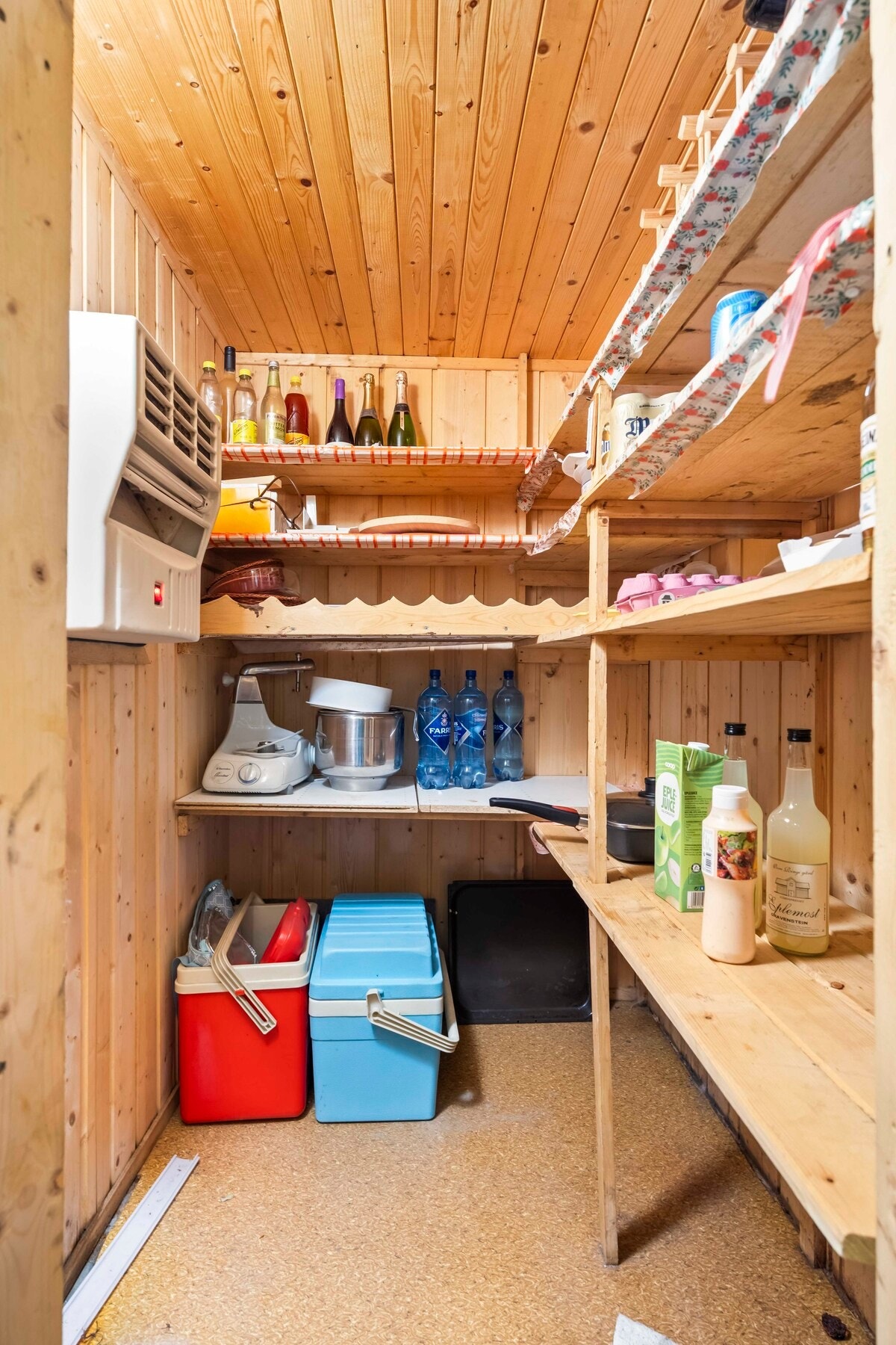 Fra vaskerommet er det adkomst til et kjølerom og en bod. Galleribilde