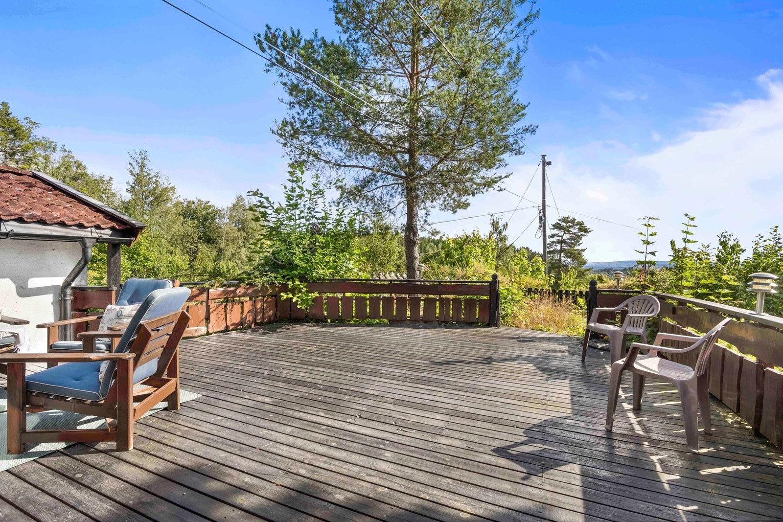 Her har du rikelig med plass til utemøblement, grill og dekor. Galleribilde