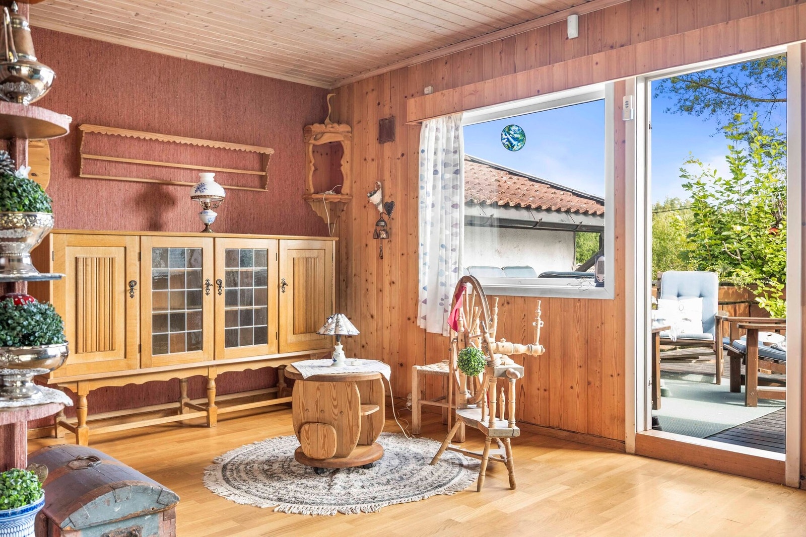 Fra stuens andre side er det utgang til terrasse på 34 kvm. Galleribilde