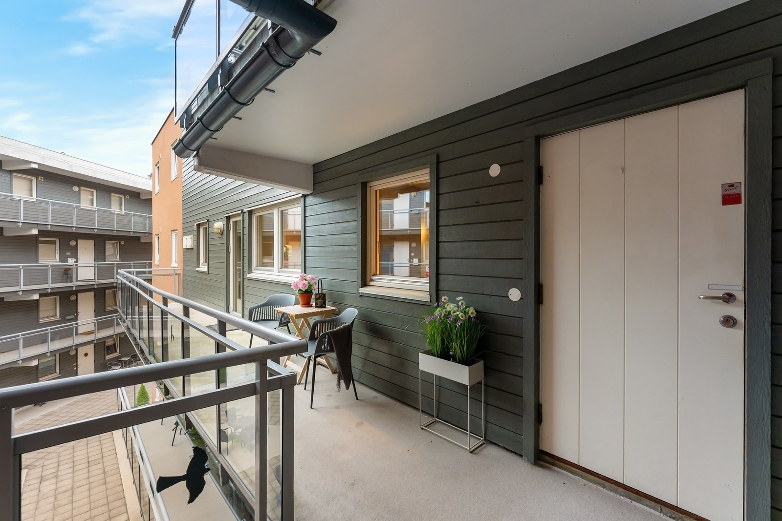 Svalgang på utsiden av leiligheten. Galleribilde