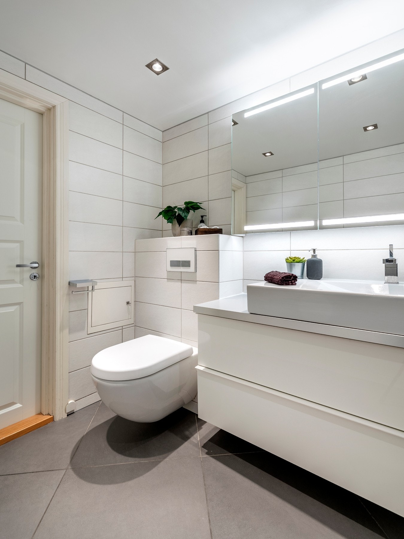 Romslig bad/wc totalrenovert i 2012 Galleribilde