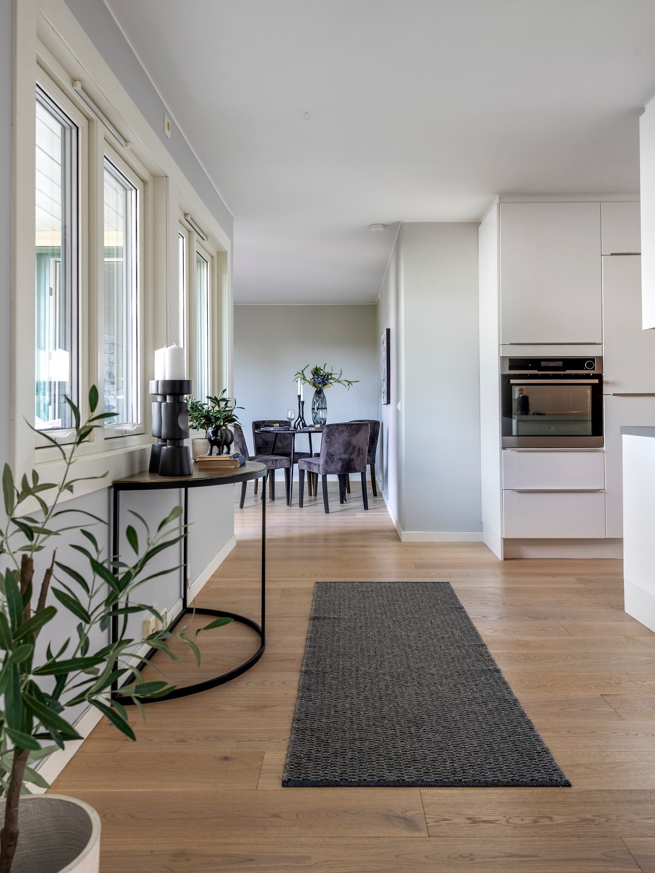 Leiligheten er i sin helhet vendt mot herlig felles bakhage Galleribilde