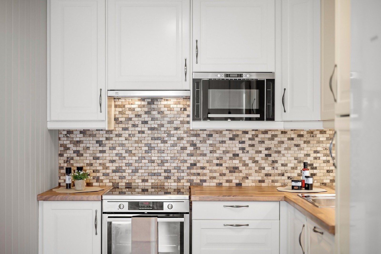 Innredningen har god benke- og skapplass Galleribilde