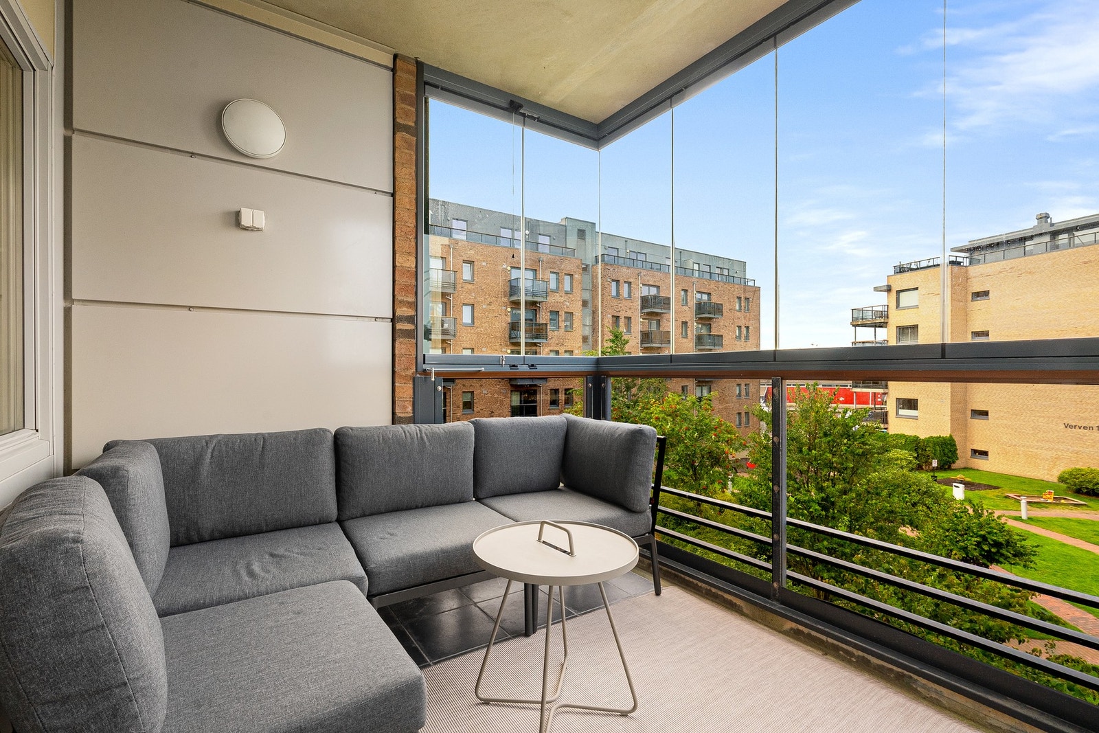 Velkommen til en arealeffektiv og stilren 2-roms med sentral og ettertraktet beliggenhet. Galleribilde