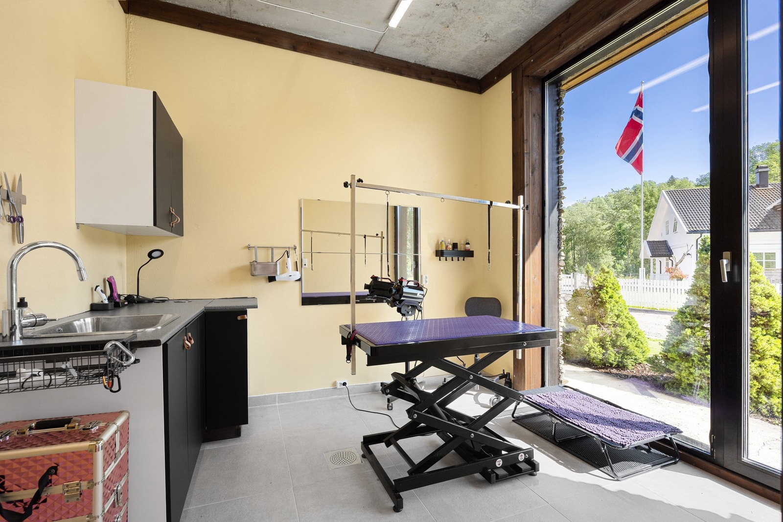 "Klipperom og hundespa". Rommet er også planlagt som vaskeri til
selskapslokalet hvis det er ønskelig. Galleribilde