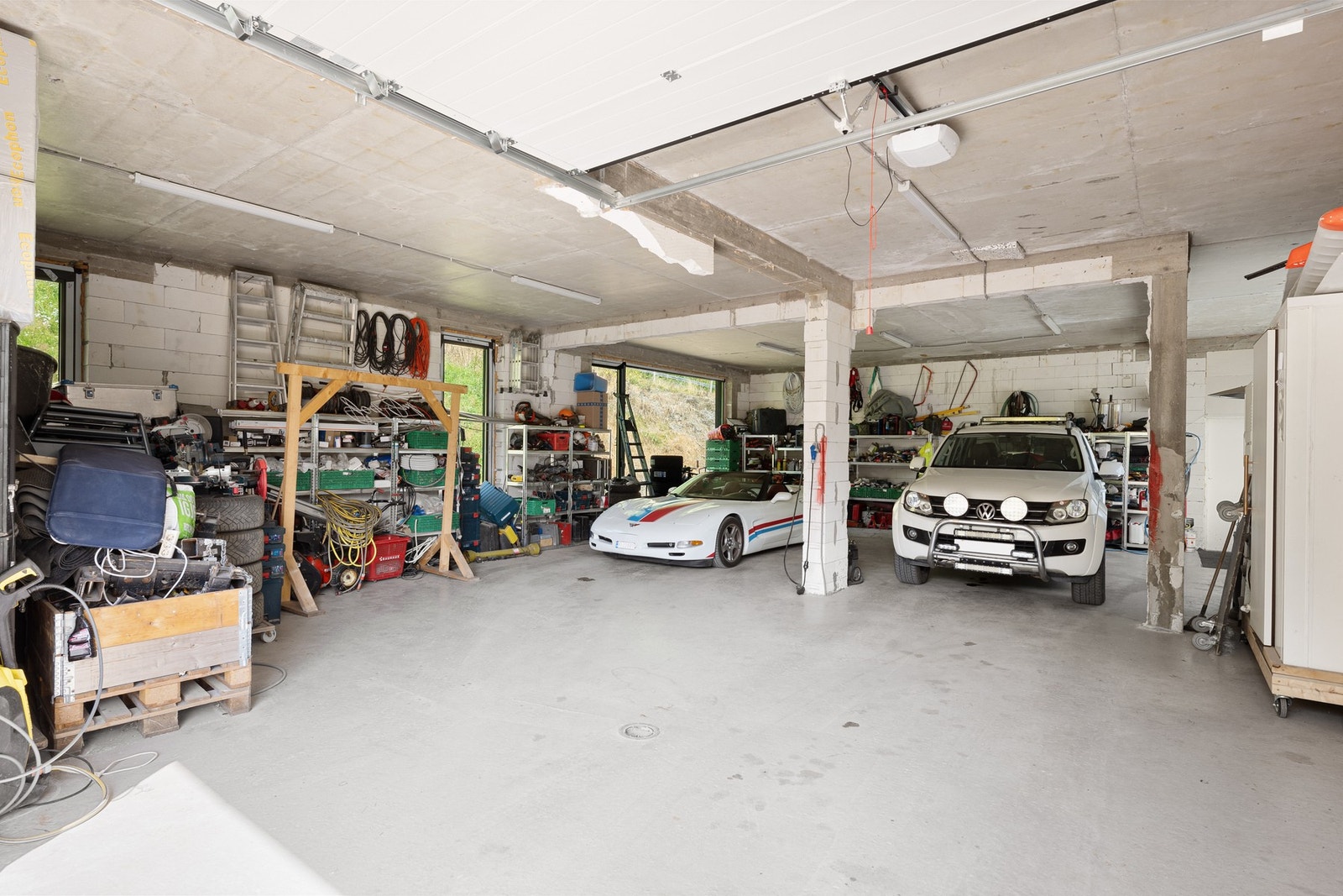 Dette er en av fire garasjer i bygget. Galleribilde