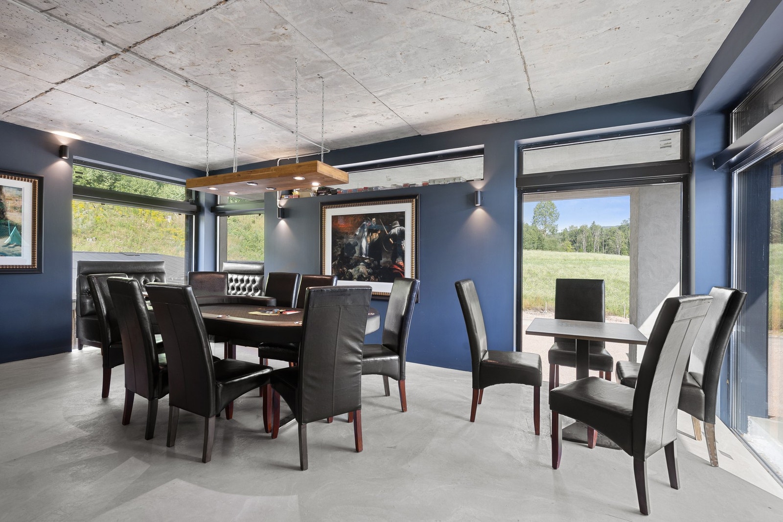 Selskapslokalet har en hems med hobbyrom og lagring. Galleribilde