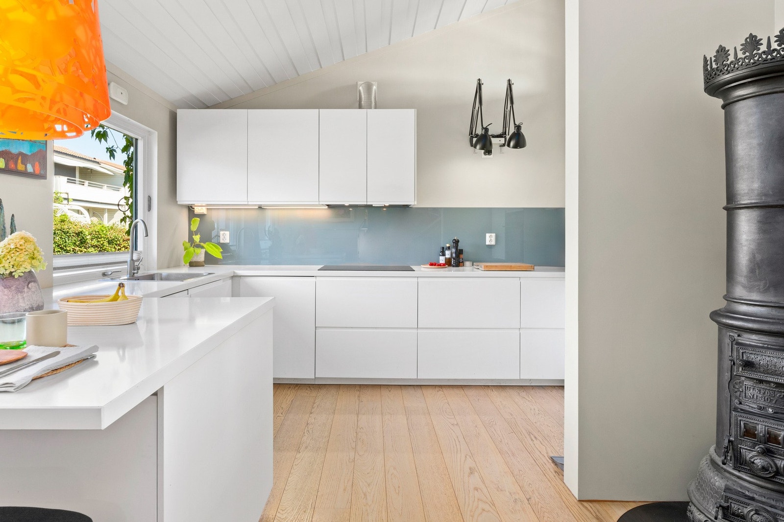 Rommet er praktisk og stilrent, med innredning fra 2017. Galleribilde