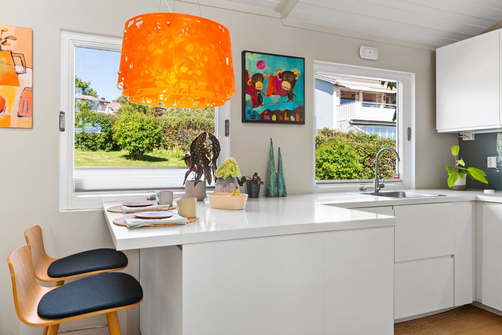 Midt i boligen finner du kjøkkenet - husets hjerte. Galleribilde