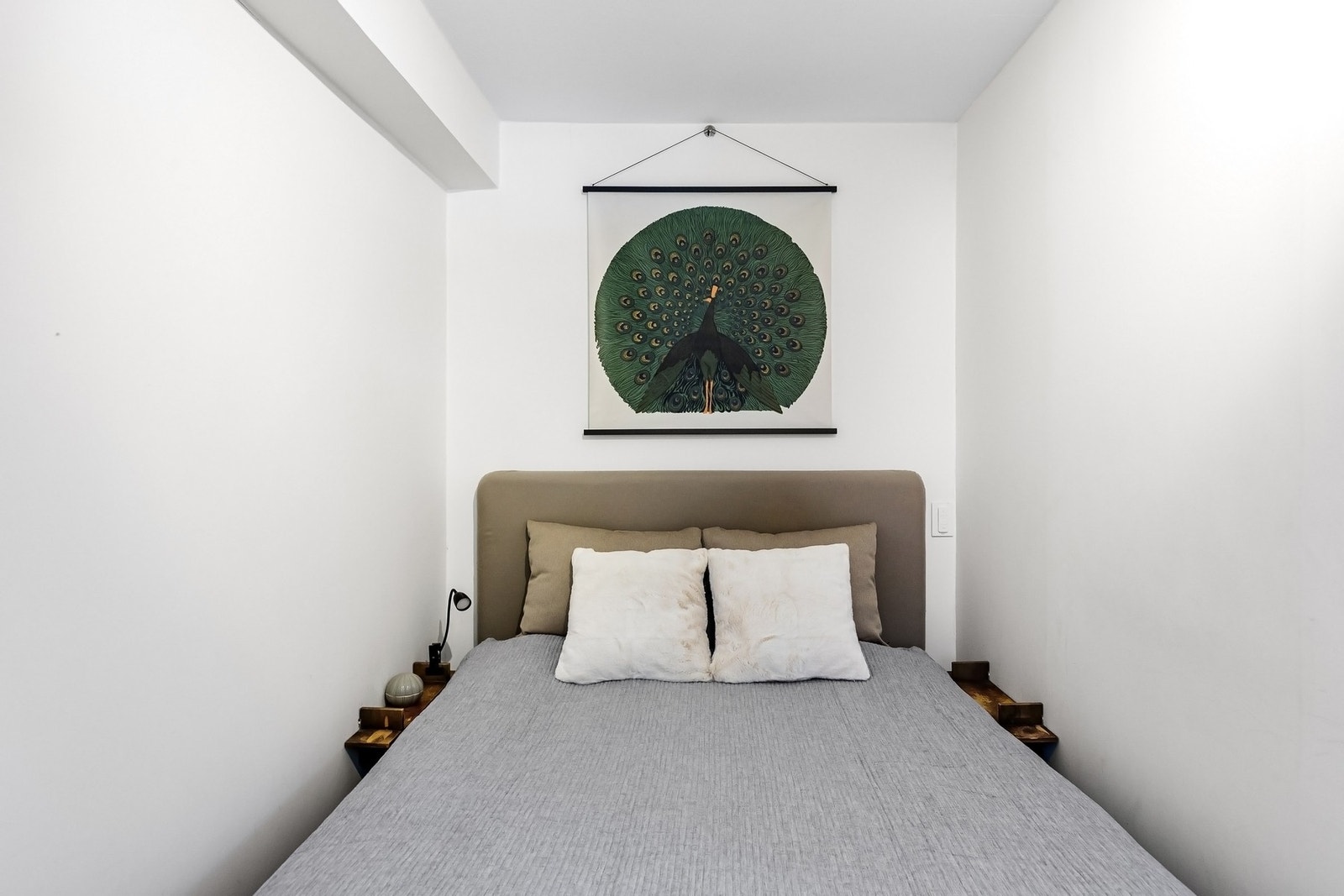 Soverom med plass til dobbeltseng. Galleribilde