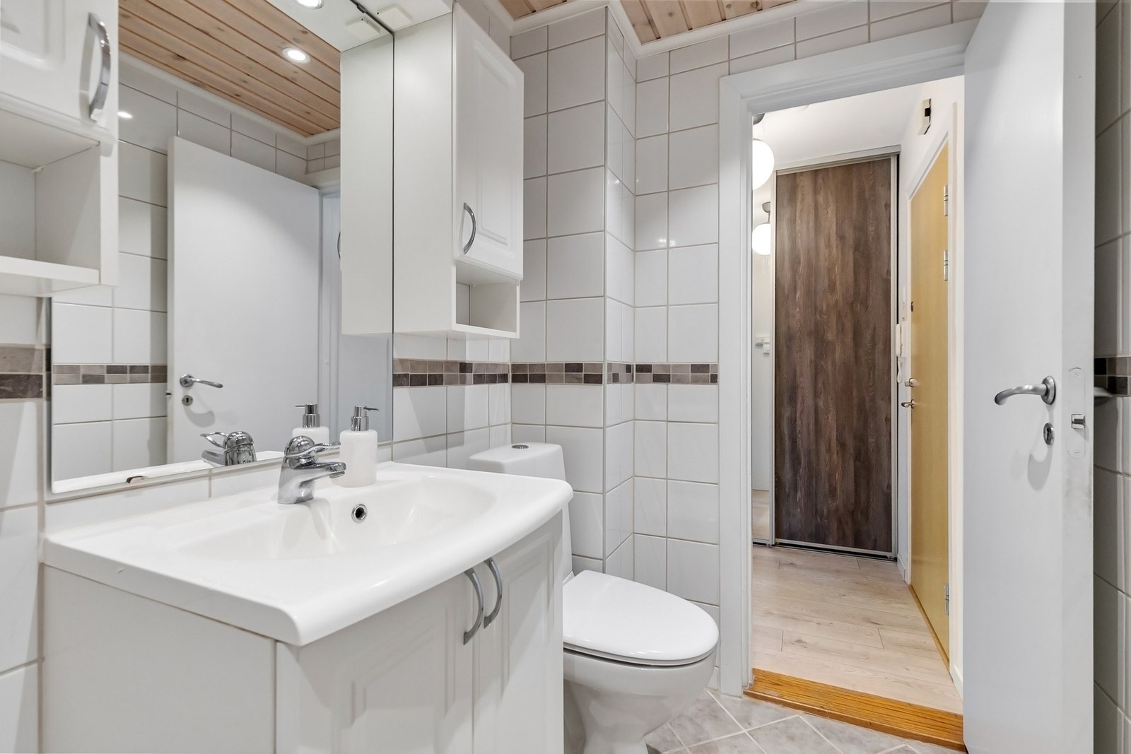 I tillegg er det kostnadsfritt fellesvaskeri for beboere i blokken med både vaskemaskiner og tørketommel. Galleribilde