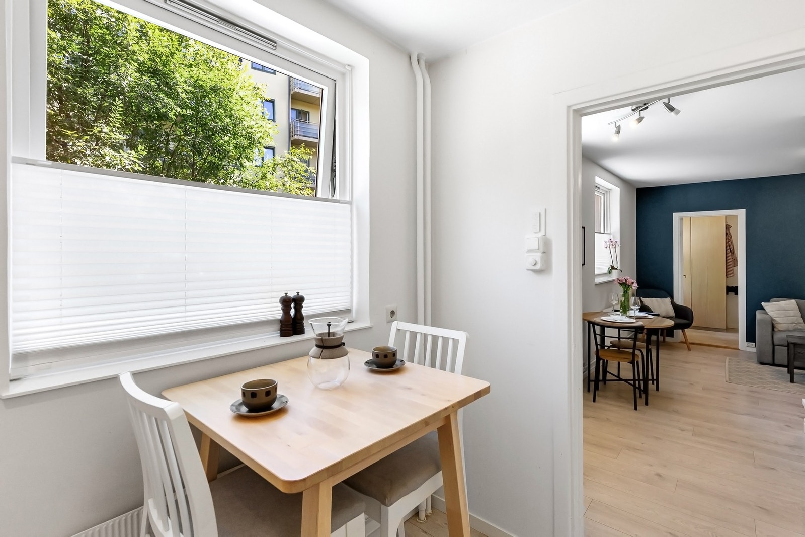 Velegnet plass på kjøkkenet til en hyggelig spiseplass. Galleribilde