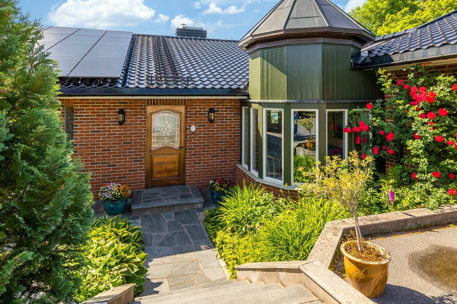 Spennende vinkler og vakre detaljer omgir villaen. Galleribilde