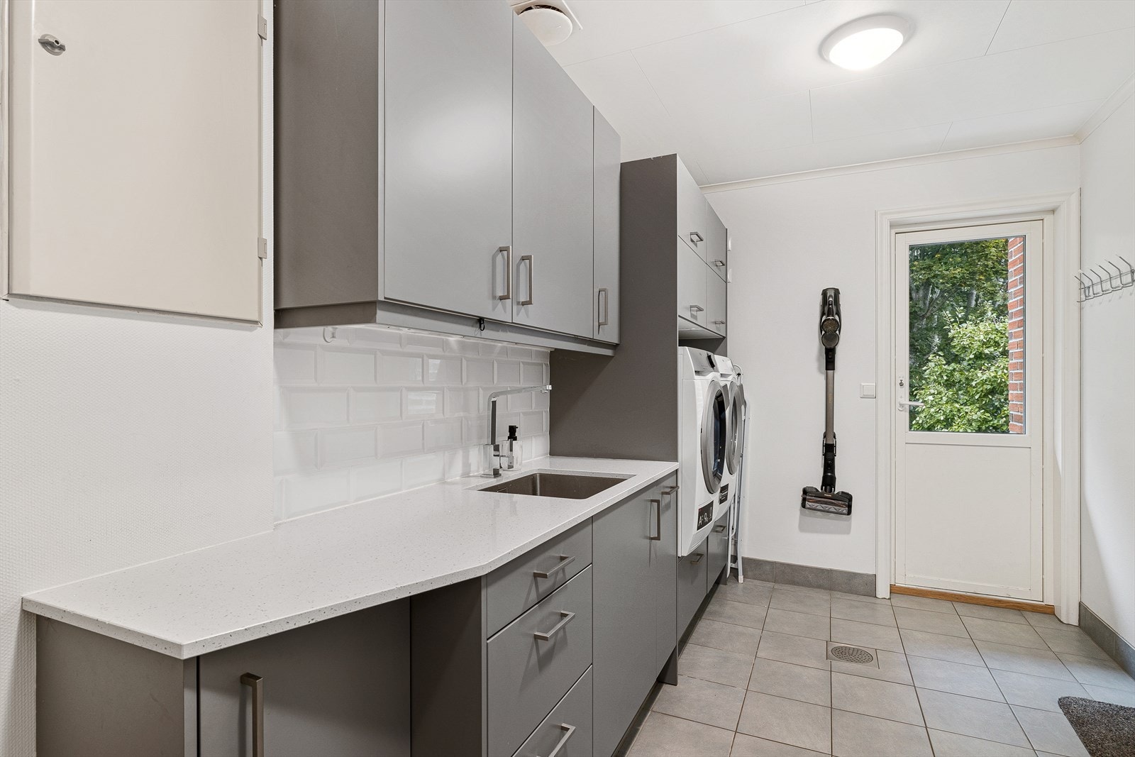 Vaskerommet var nytt i 2019, og har adkomst fra både hage, garasje og kjøkken. Galleribilde