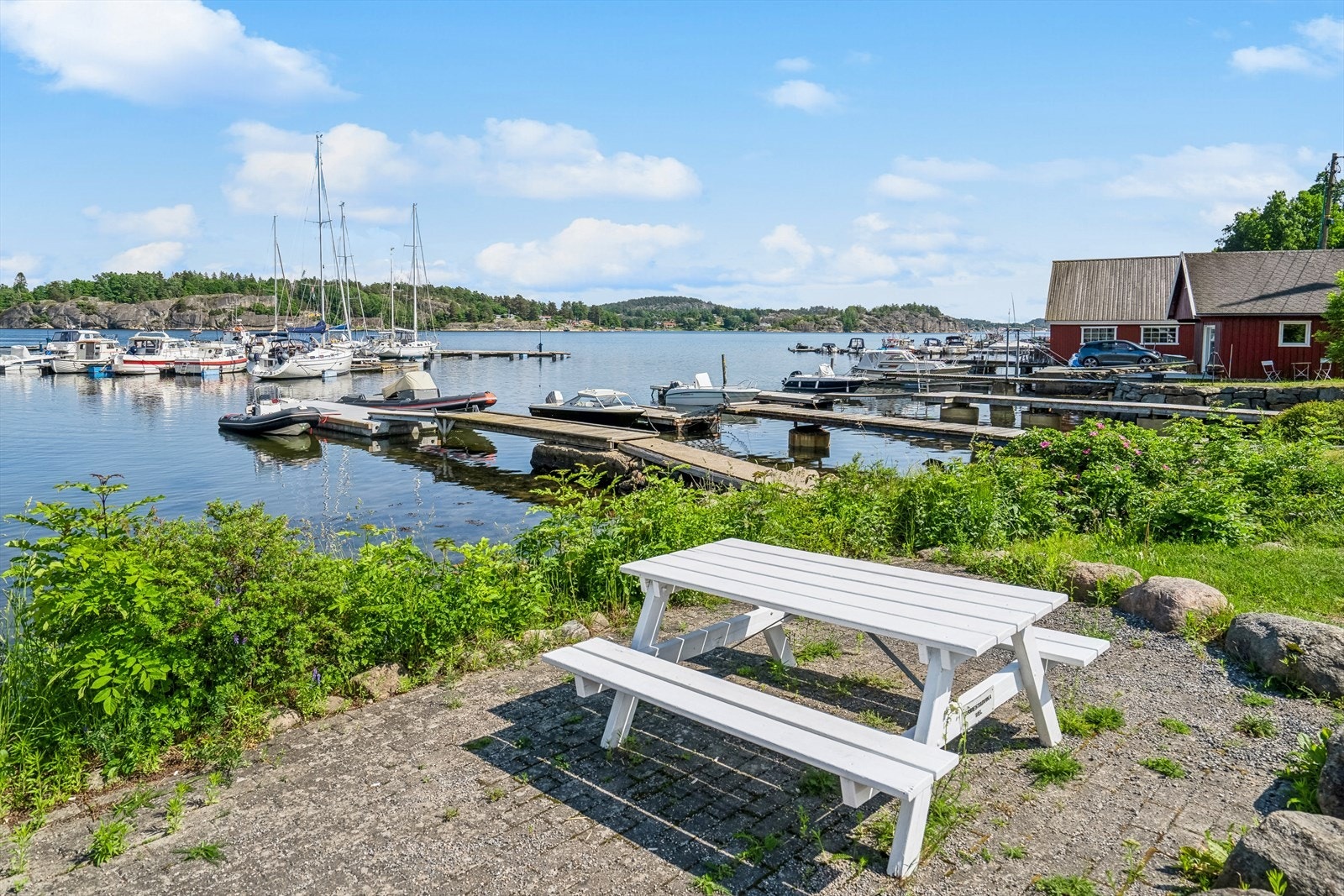 Ormestadvika er kun få minutters gange fra huset. Galleribilde