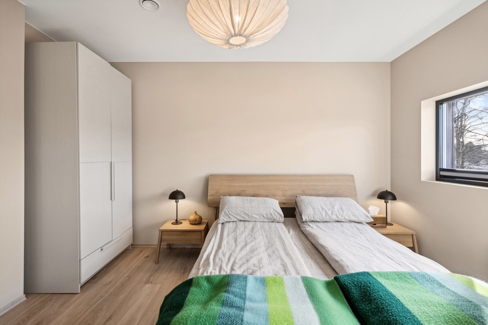 Hovedsoverom med direkte adkomst til bad i husets 2. etg. Galleribilde