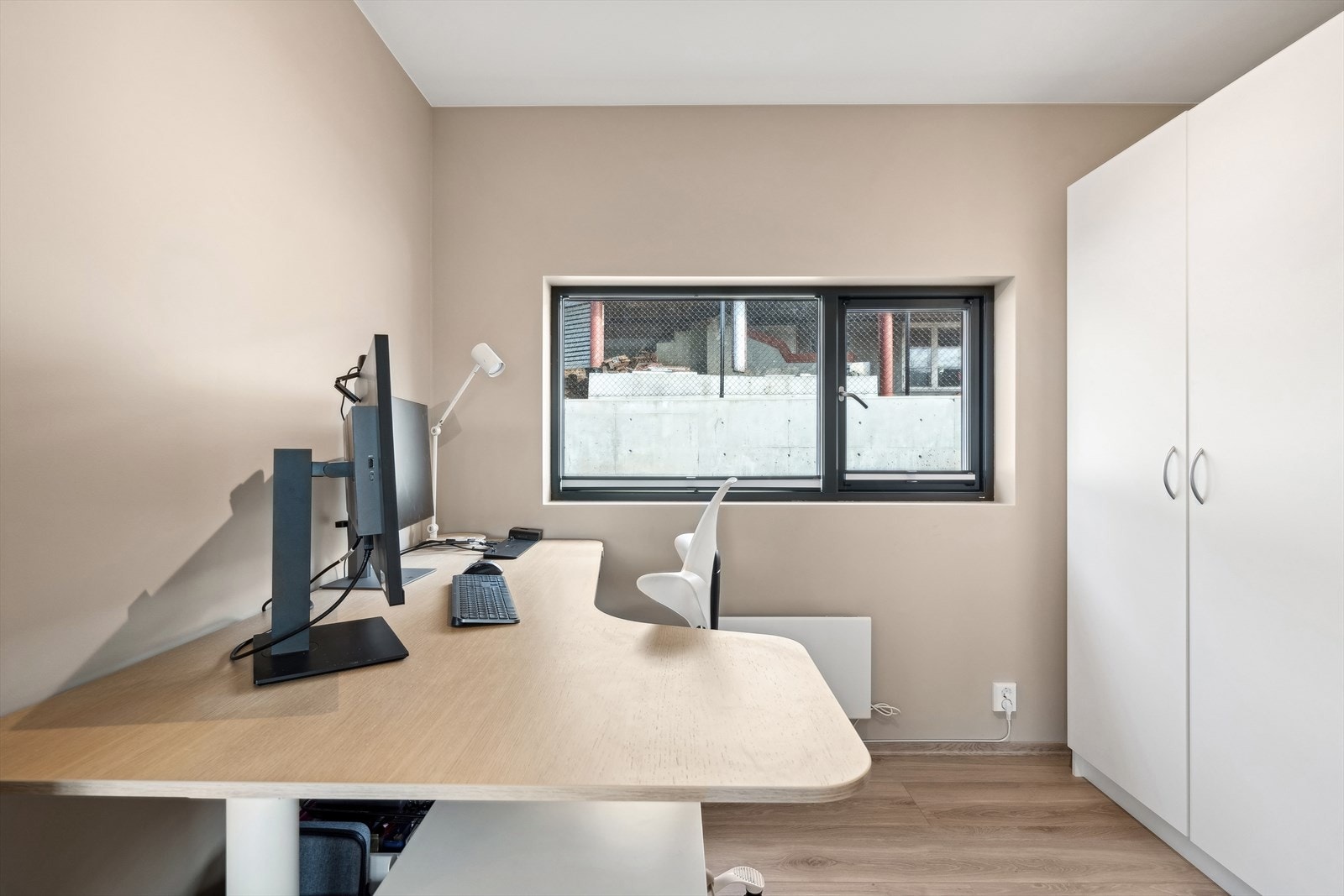 Soverom 3 - dette soverommet har vinduer som venter mot hagen bak huset. Galleribilde