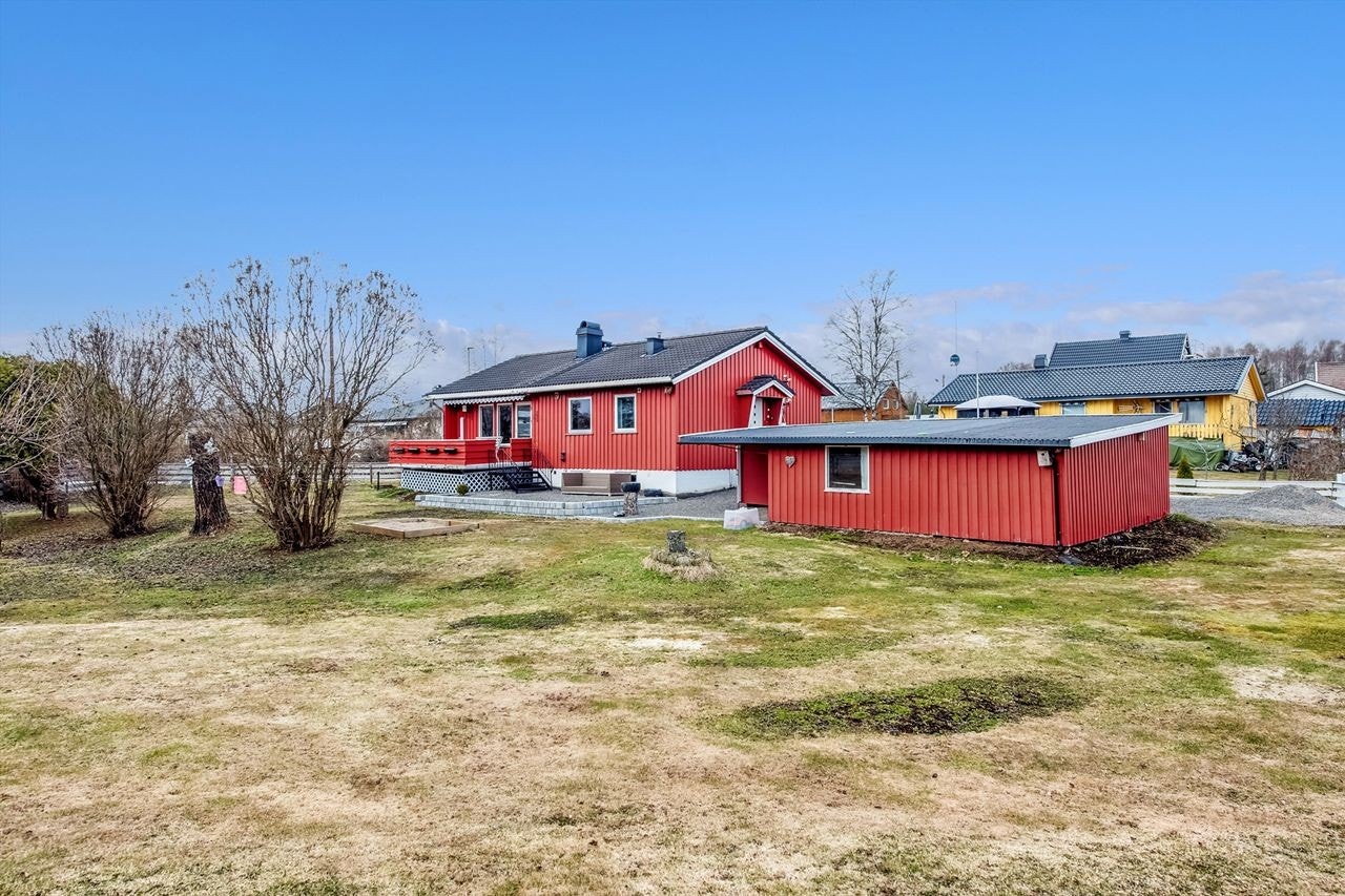 Enebolig på flat, stor og solrik tomt! Galleribilde