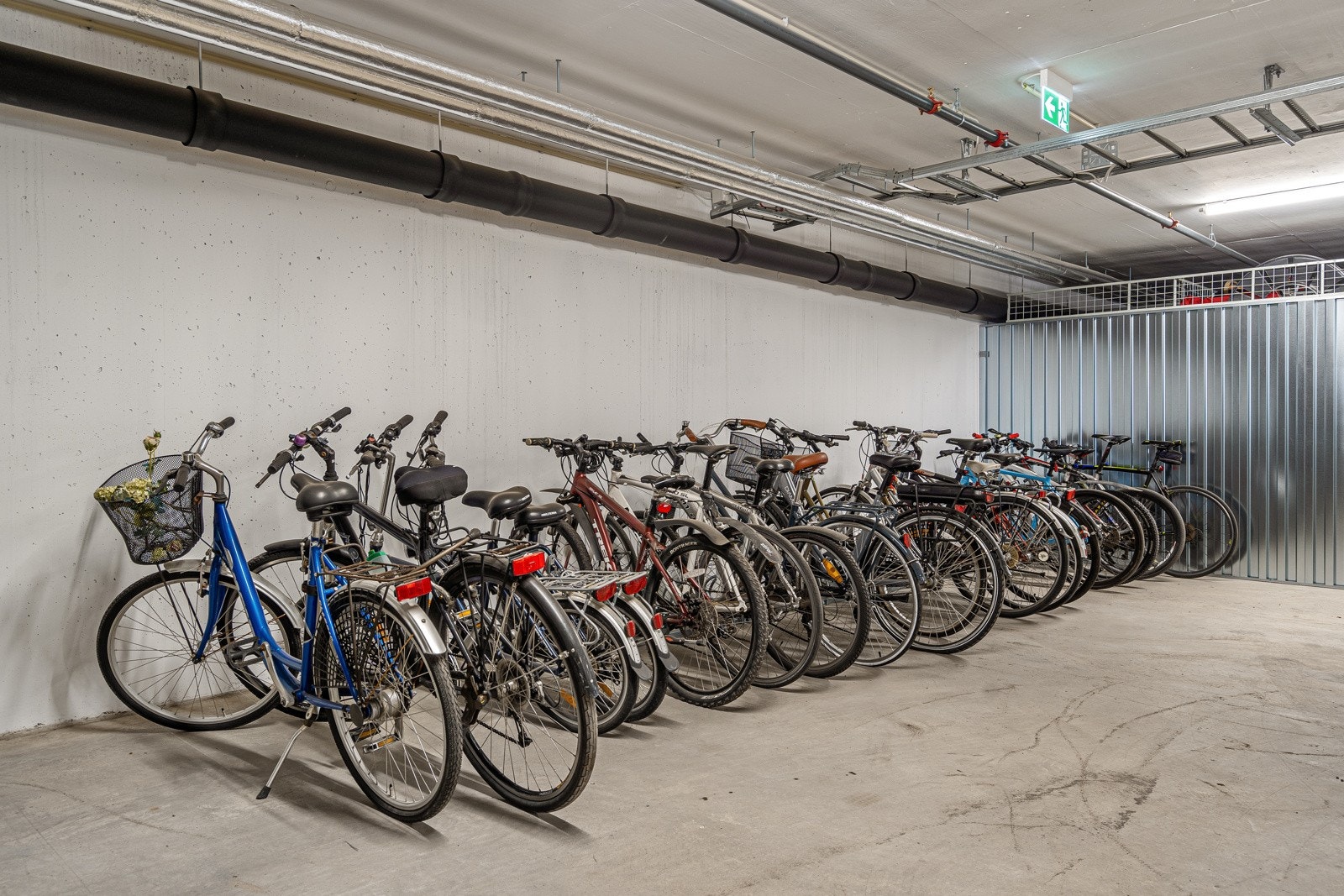 Felles sykkelparkering Galleribilde