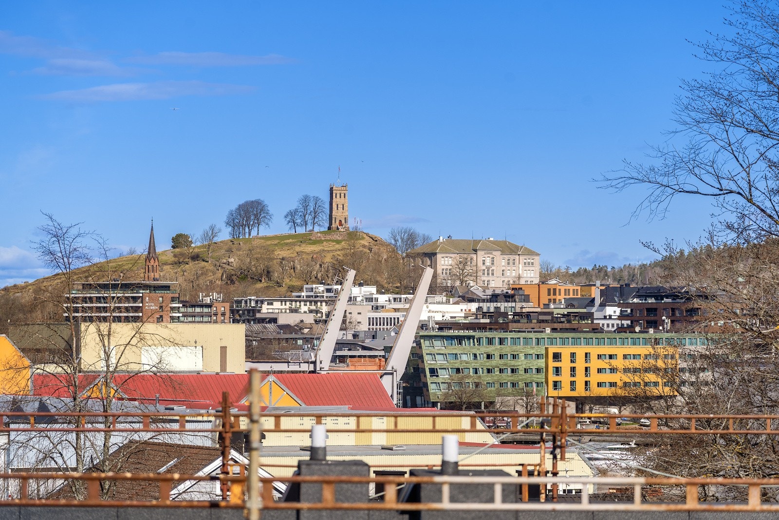 Utsikt mot Slottsfjellet Galleribilde