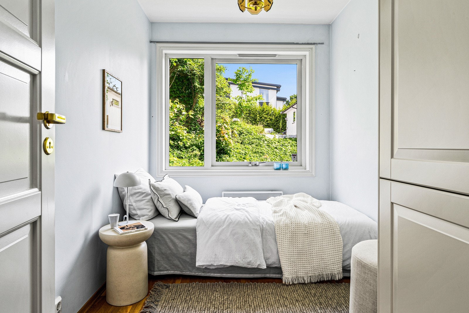 Soverom 2 er smart utnyttet og passer perfekt som barnerom, gjesterom eller hjemmekontor. Galleribilde