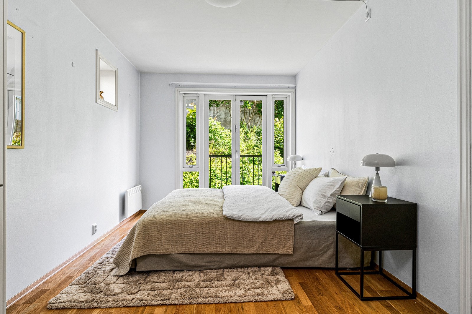 Hovedsoverommet er romslig og har god plass til dobbeltseng. Fransk balkong Galleribilde