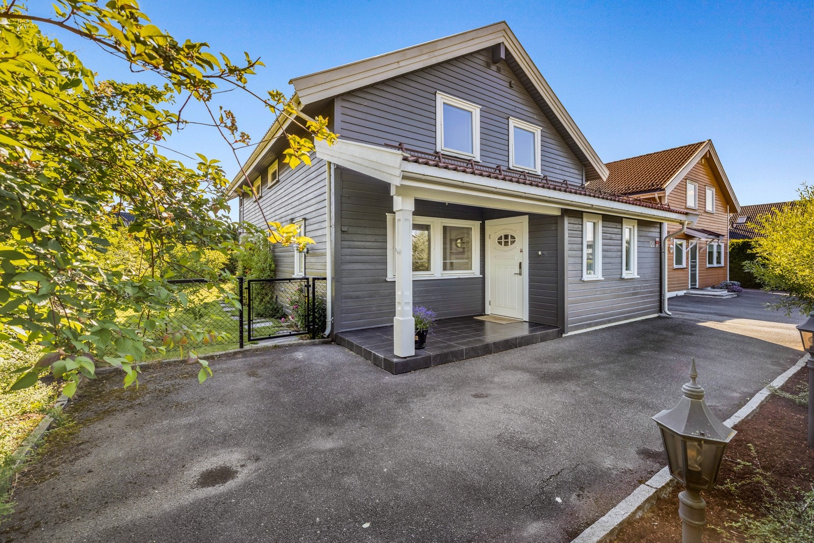 Mulighet for parkering rett utenfor døren. Galleribilde