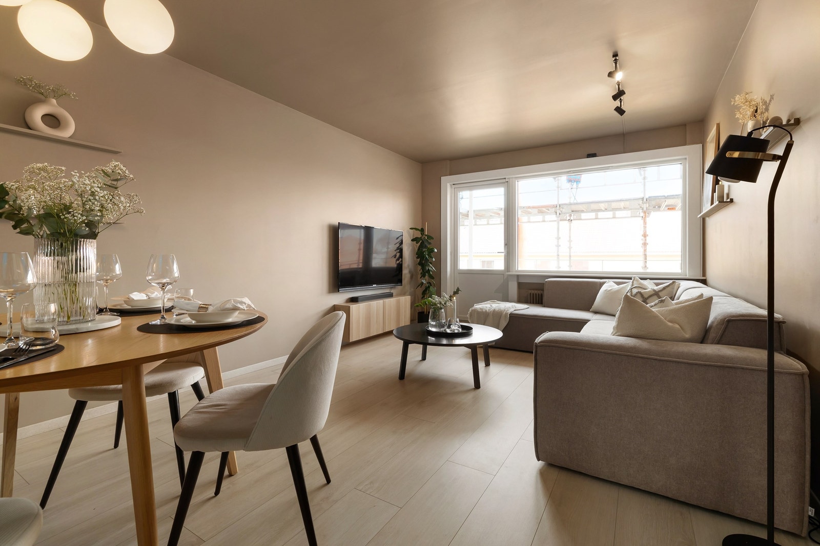 God plass til både sofa- og spisebordseksjon. Galleribilde