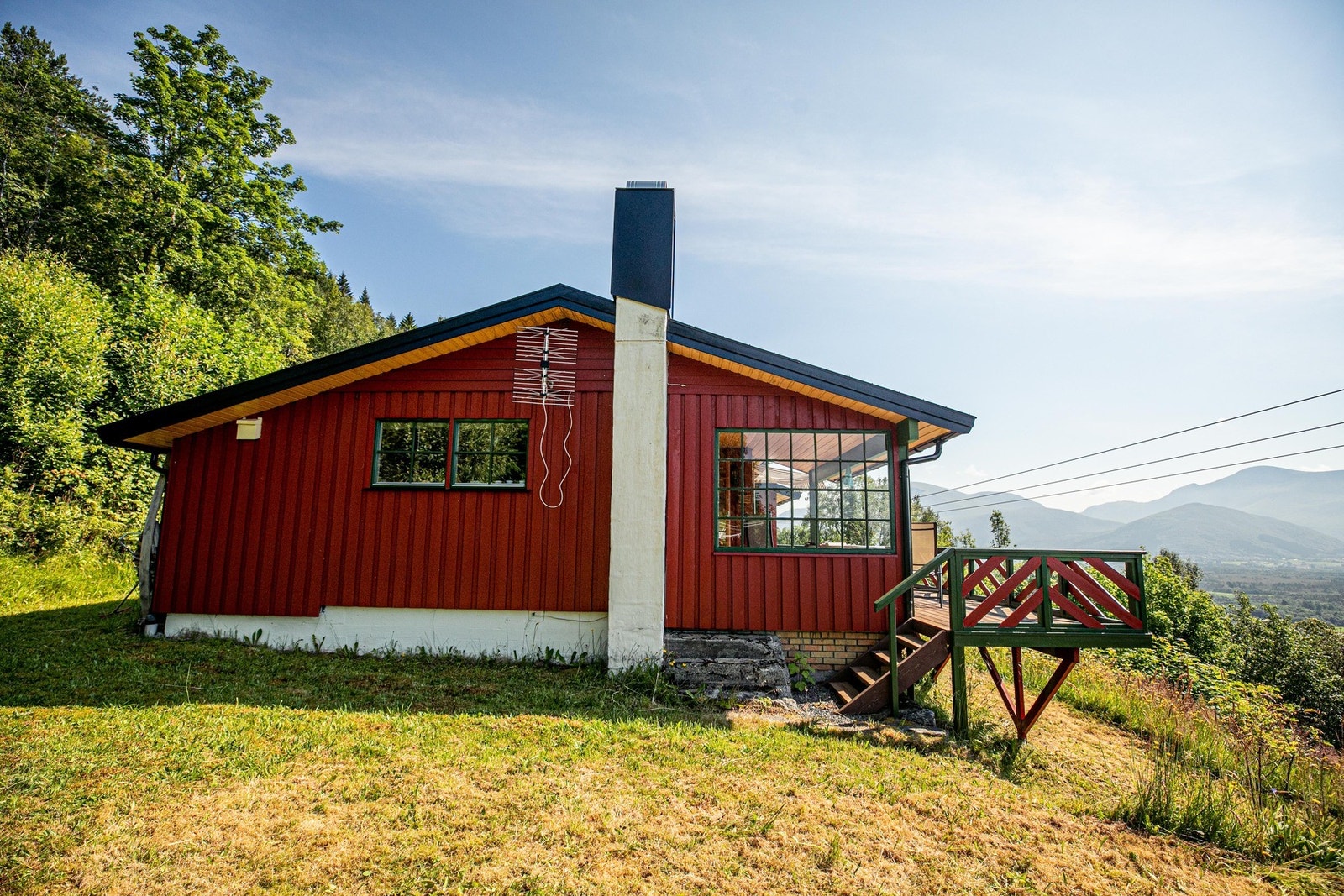 Flott hytte med usjenert beliggenhet i Elnesvågen Galleribilde