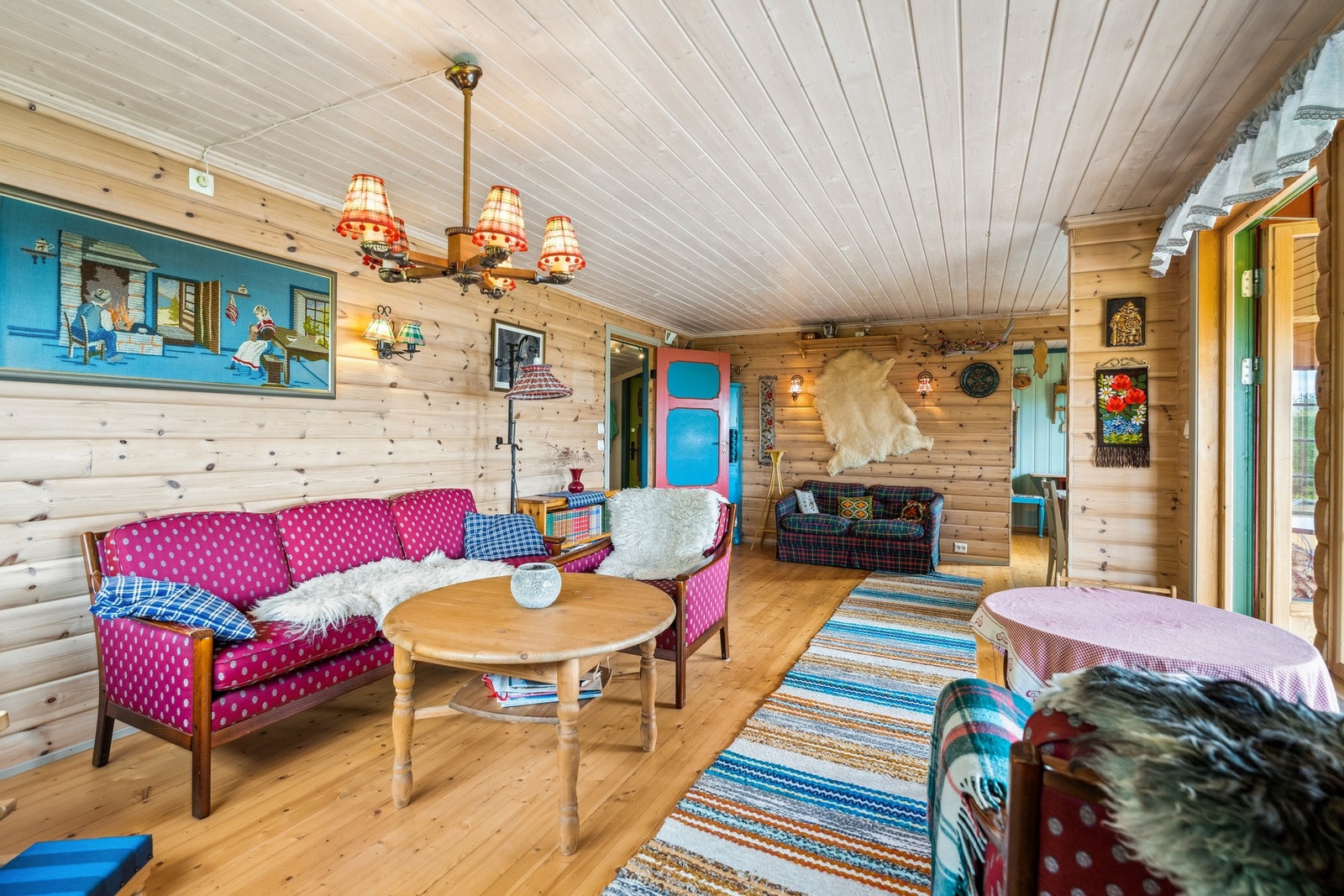 Fra stue er det utgang til en sørvendt veranda på ca. 33kvm Galleribilde