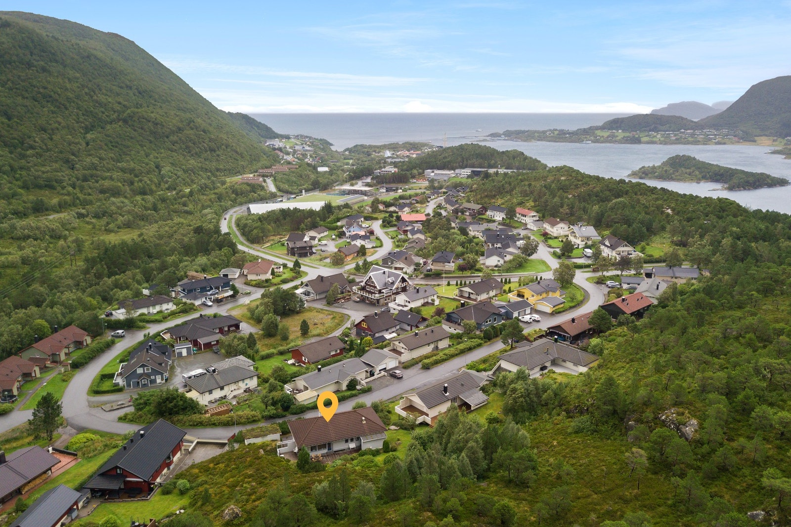 Byggningsmassen i nabolaget består i stor grad av frittstående eneboliger. Galleribilde