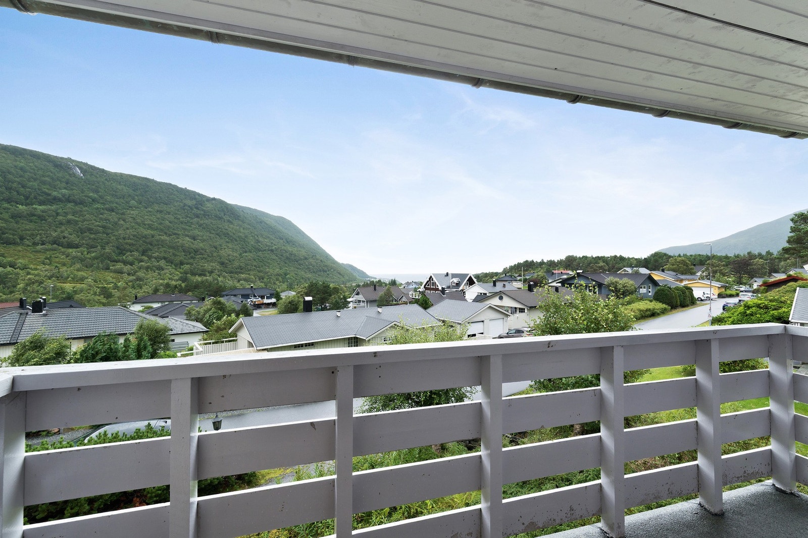 Vassenden 17 ligger øverst i byggefeltet og har god utsikt utover området og mot Harøyfjorden. Galleribilde