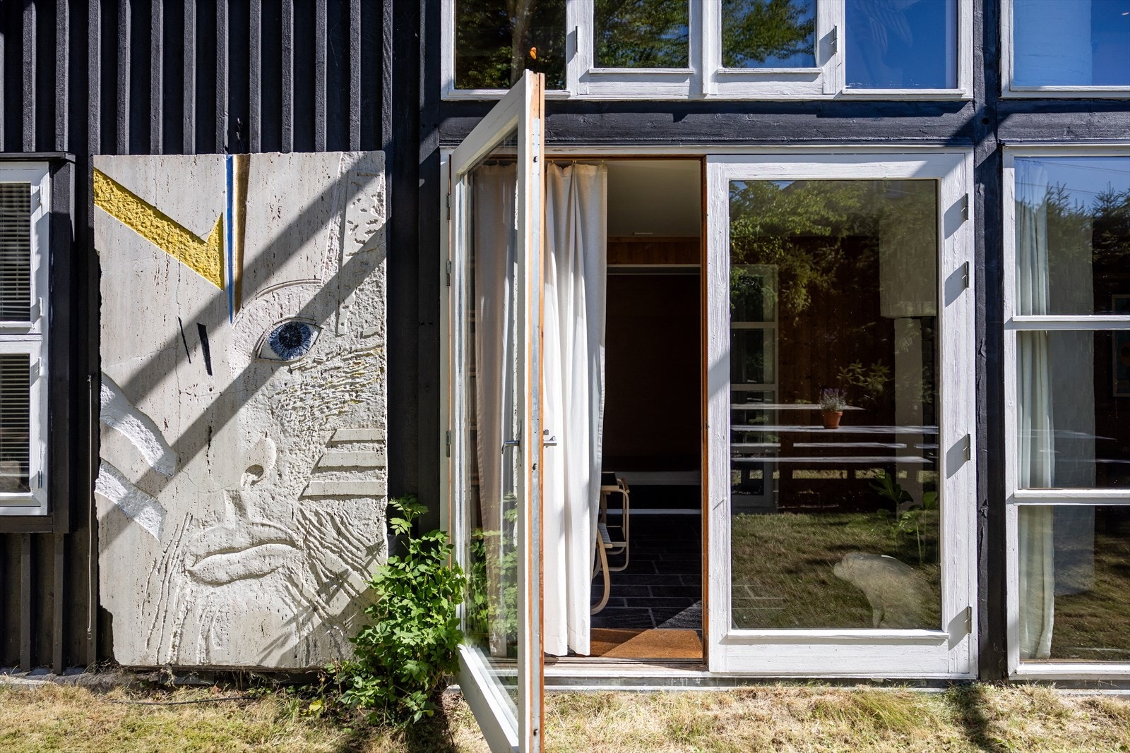 Utgang til hagen fra hovedsoverom Galleribilde