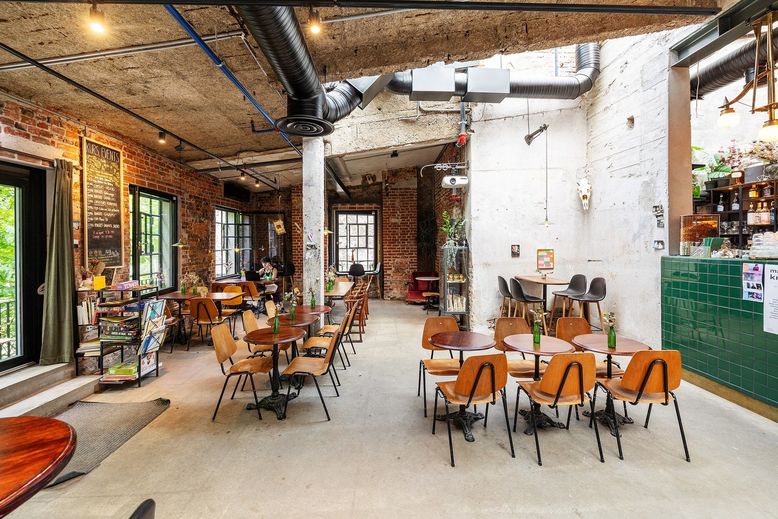 Kort vei til Kruttverket som har kafé, badstuer, kulturarrangementer og konserter. Galleribilde