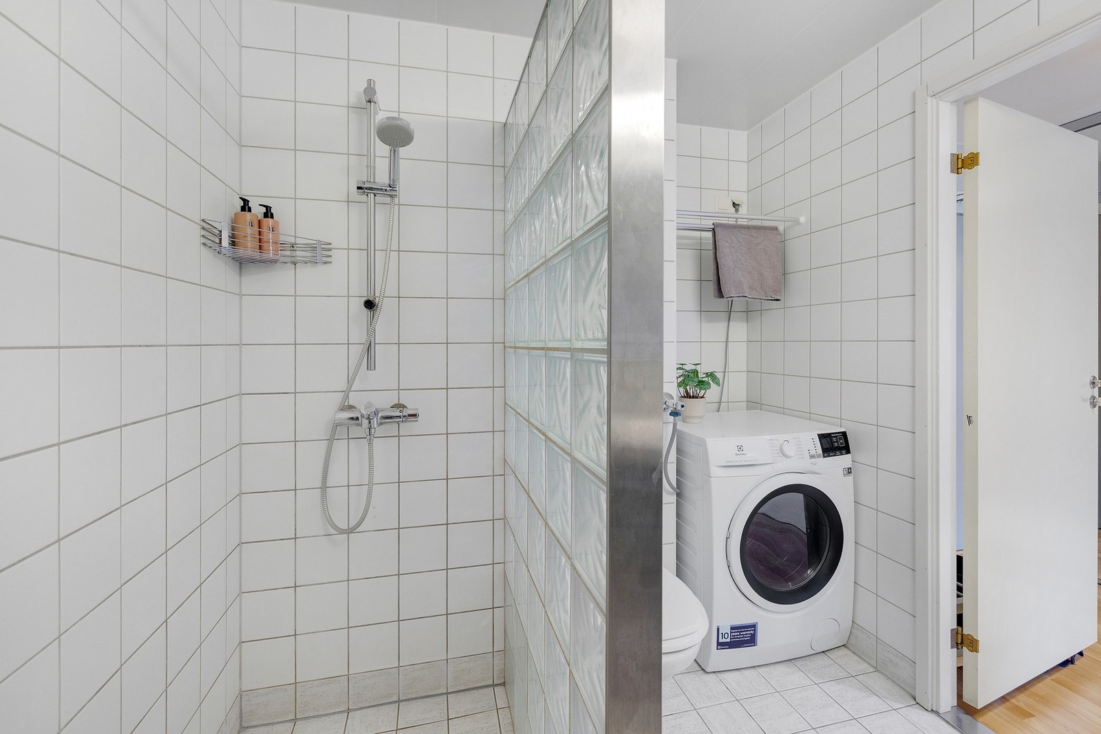 Varmekabler i gulv. Galleribilde