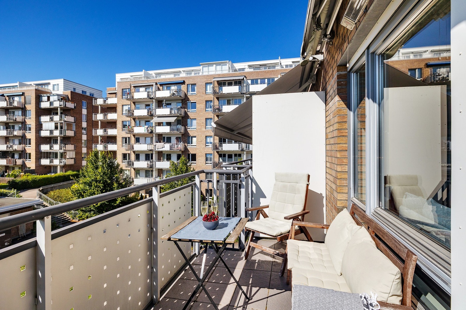 Her kan man nyte fine sommerdager i rolige og naturskjønne omgivelser. Galleribilde