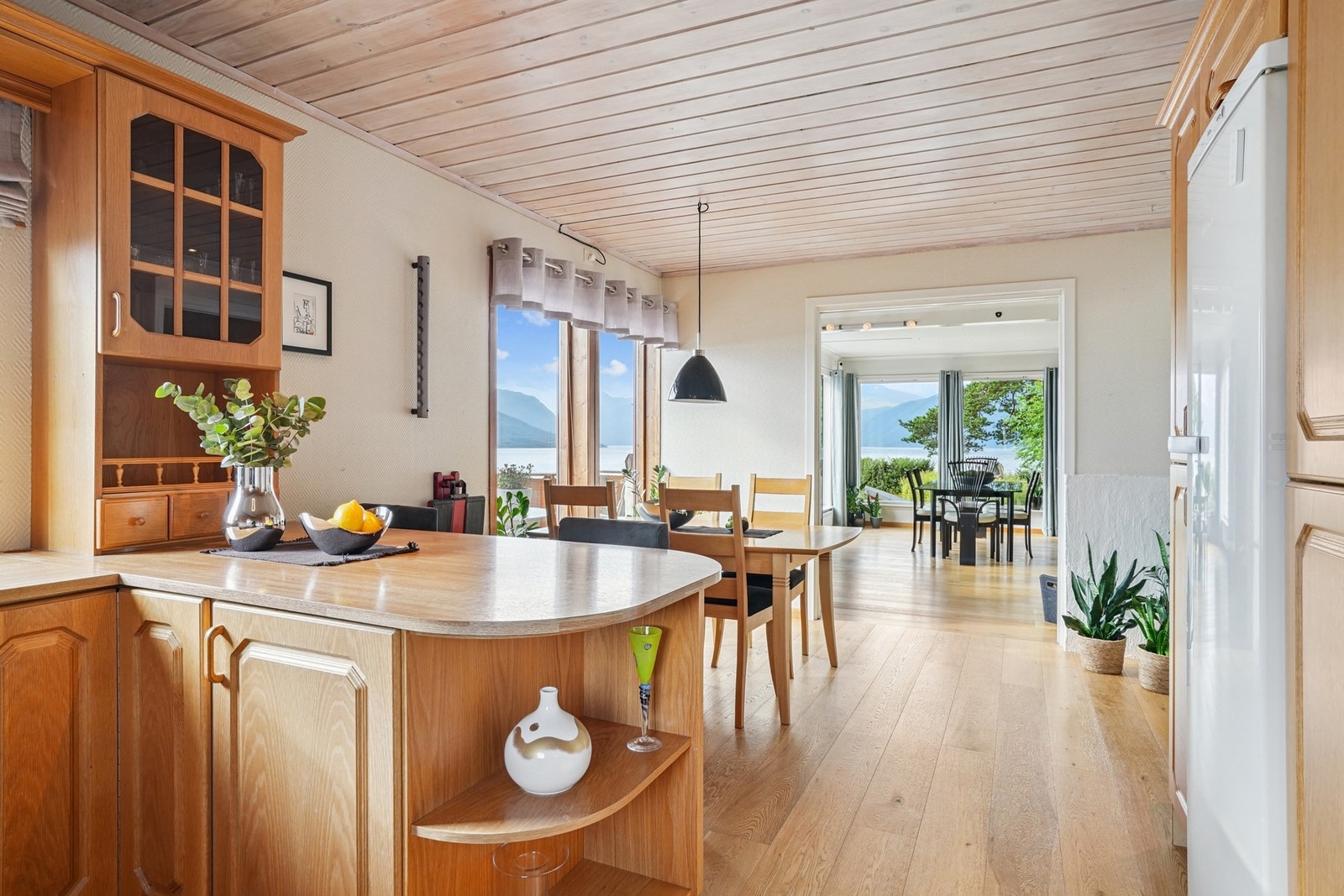 Kjøkkenøyen er perfekt for lekselesing eller morgenkaffen. Galleribilde