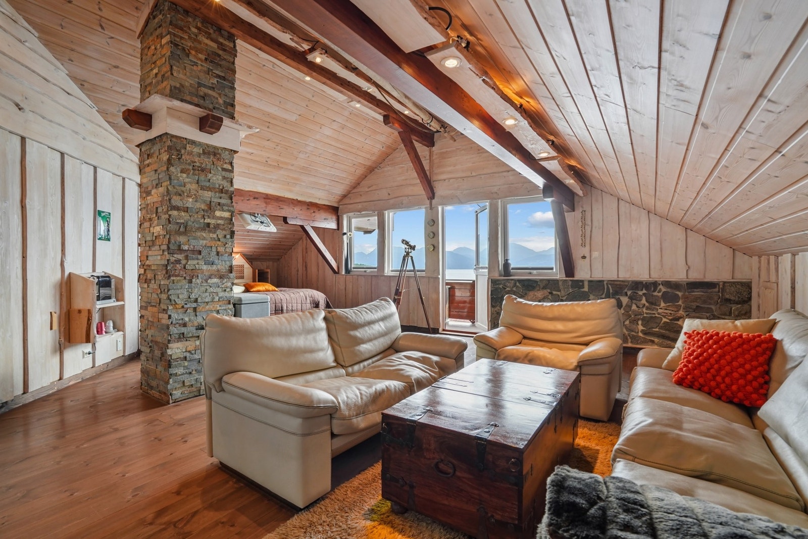 Loftstuen er det perfekte fristedet for alle i familien. (Rommet er byggemeldt som disponibelt). Galleribilde