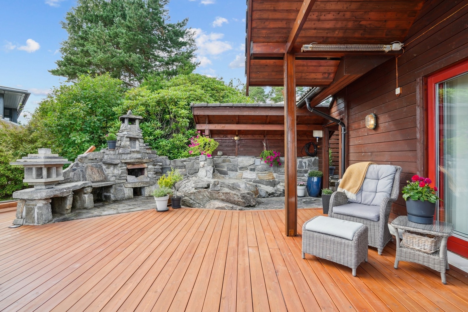 Utepeisen gir en fin atmosfære til terrassen. Galleribilde