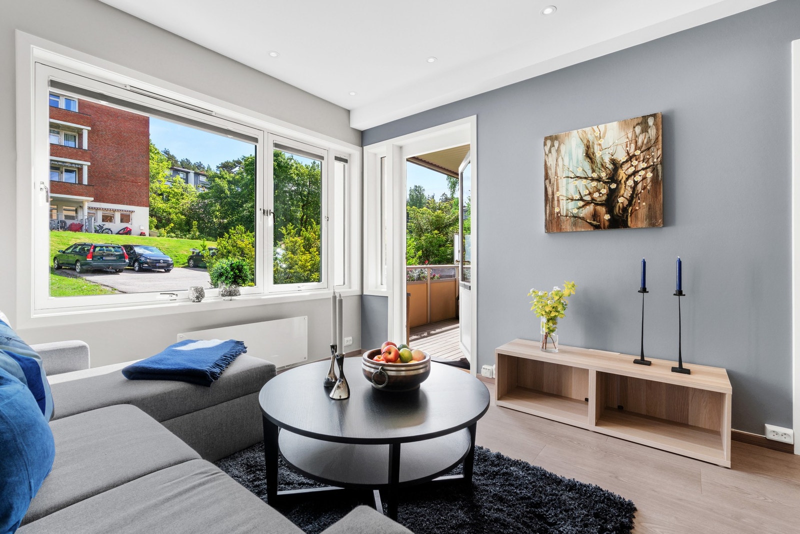 verflatene er helsparklet og malt i stilfulle farger, det er lagt slitesterkt laminat på gulv. Galleribilde