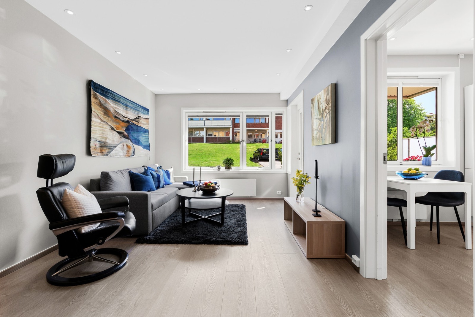 Leiligheten har god planløsning og ligger i første etasje vendt mot grøntarealer. Galleribilde